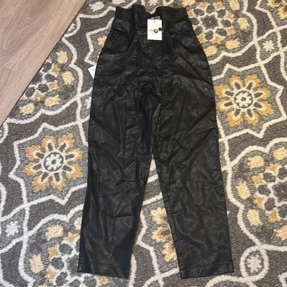 NWT Bardot Debbie Vegan Leather Pants REVOLVE Black 4 XSmall - Picture 2 of 4